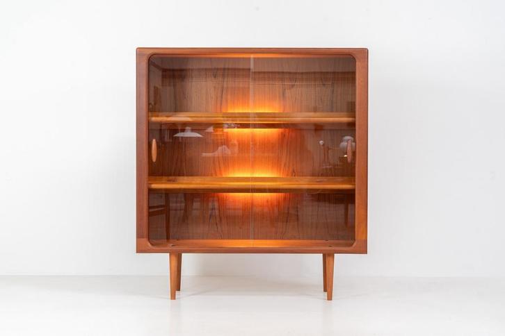 Vintage vitrinekast van Svend Dyrlund, Huis en Inrichting, Kasten | Vitrinekasten, Zo goed als nieuw, 100 tot 150 cm, 25 tot 50 cm