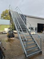 Stalen trap met bordes gegalv. Hoog 4,9 mtr. Nob158, Ophalen, Zo goed als nieuw, 2 tot 4 meter