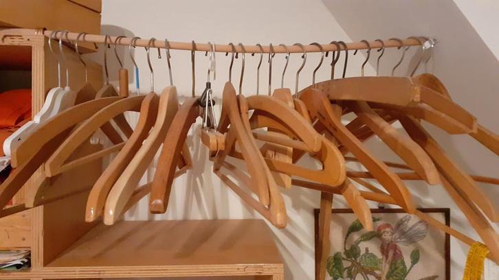 Verzameling oude houten kledinghangers, Kleding | Dames, Kledinghangers, Zo goed als nieuw, Hout, Ophalen of Verzenden