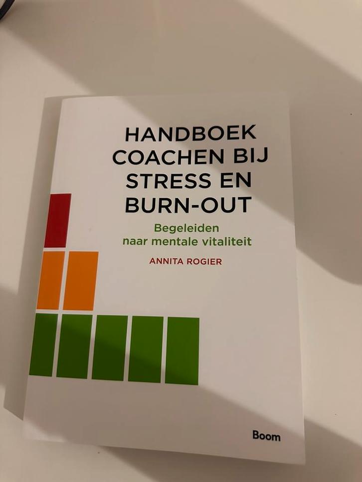 Handboek coachen bij stress en burn-out - Annita Rogier, Boeken, Studieboeken en Cursussen, Zo goed als nieuw, Ophalen
