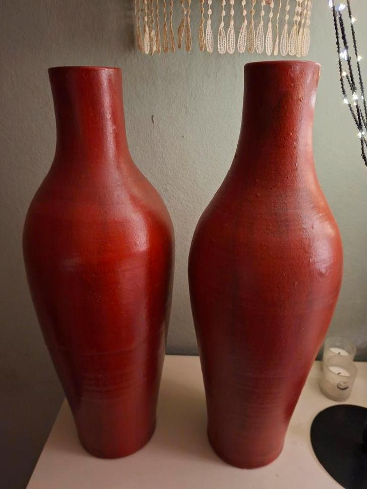 Twee Grote Rode Vazen, Huis en Inrichting, Woonaccessoires | Vazen, Ophalen