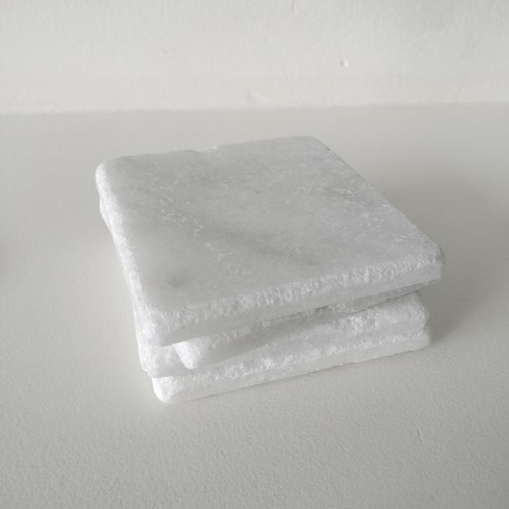 4 vierkante onderzetters van wit marmer, Huis en Inrichting, Woonaccessoires | Onderzetters, Zo goed als nieuw, Glas of Kopje