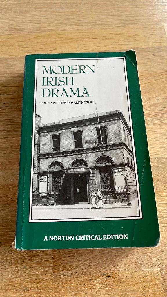 Modern Irish drama edited by John P. Harrington, Ophalen of Verzenden, Zo goed als nieuw