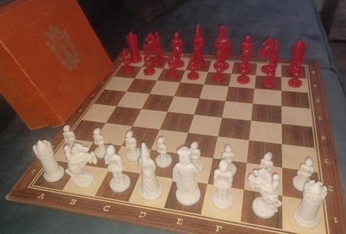 Oud schaakspel in rood / wit Homas Ivora oude doos, Hobby en Vrije tijd, Gezelschapsspellen | Bordspellen, Zo goed als nieuw, Ophalen of Verzenden