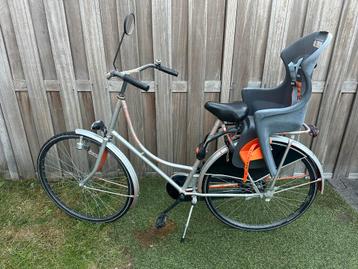 Damesfiets met kinderzitje en slot beschikbaar voor biedingen