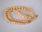 antieke ketting creme kleurige handwerk kralen snoer, Sieraden, Tassen en Uiterlijk, Antieke sieraden, Ophalen of Verzenden, Ketting