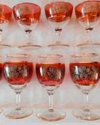 12 rode gekleurde wijnglazen drank glazen druiven blaadjes, Antiek en Kunst, Antiek | Glas en Kristal, Ophalen of Verzenden