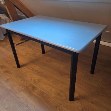Massief houten tafel - compacte eettafel/bureau beschikbaar voor biedingen
