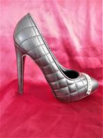 Lederlook doorstikte pump met sierstrip maat 40, Ophalen, Pumps, Zwart, Nieuw