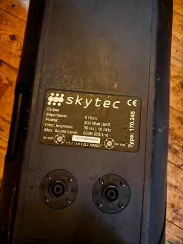 2 stuks Skytec Speaker - 300W beschikbaar voor biedingen