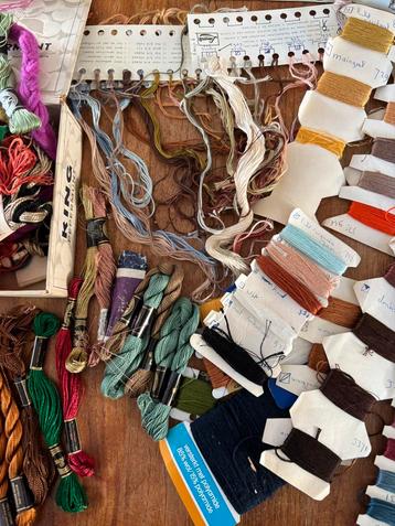 Groot aantal borduurgaren - veel kleuren! beschikbaar voor biedingen