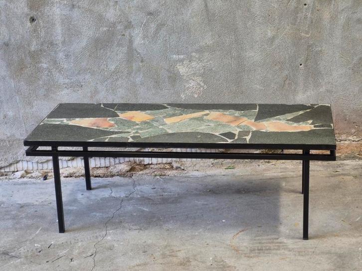 Prachtige vintage salontafel flagstone met zwart frame, Huis en Inrichting, Tafels | Salontafels, Gebruikt, Minder dan 50 cm, 50 tot 100 cm
