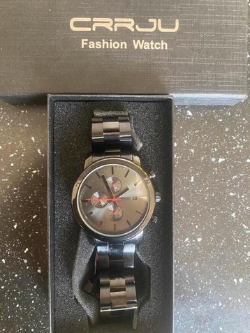 Mooi design horloge te koop beschikbaar voor biedingen