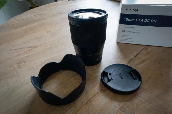 Sigma 16mm f/1.4 DC DN voor Sony e-mount, Audio, Tv en Foto, Fotografie | Lenzen en Objectieven, Zo goed als nieuw, Groothoeklens