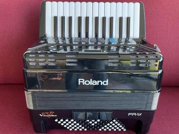 Z.g.a.n. Roland FR-1X digitale accordeon . 72 bas .  beschikbaar voor biedingen