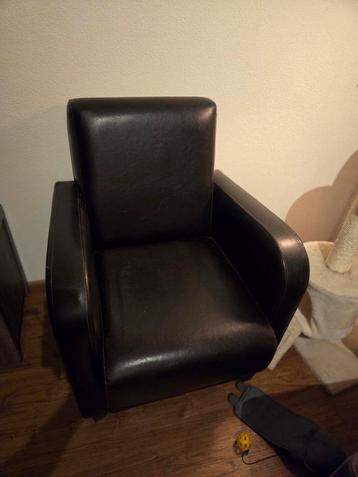 Leren stoelen  beschikbaar voor biedingen