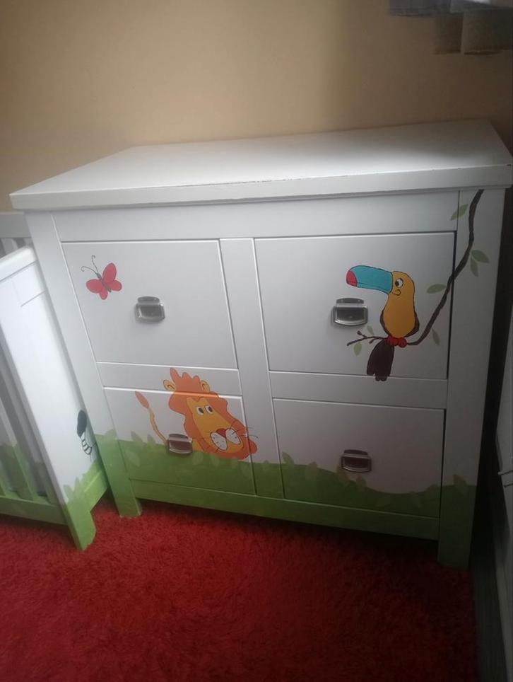 Gratis stevige commode met geschilderde dieren, Kinderen en Baby's, Kinderkamer | Commodes en Kasten, Zo goed als nieuw, Commode