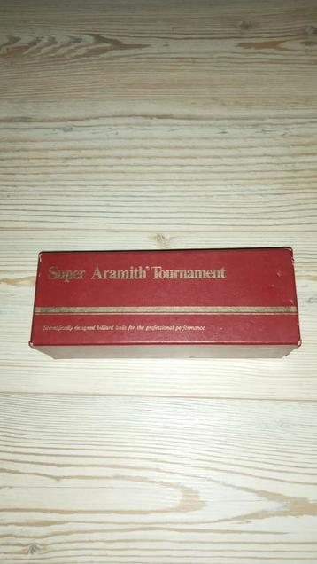 Super Aramith Tournament Biljartballen beschikbaar voor biedingen