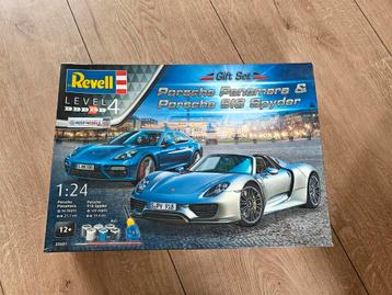 Revell level 4 Porsche Panarama & Porsche 918 Spyder beschikbaar voor biedingen