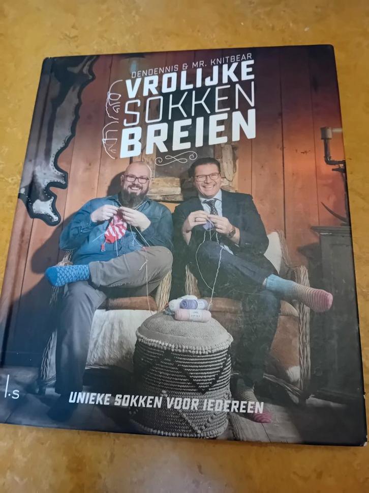 Dendennis - Vrolijke sokken breien, Boeken, Hobby en Vrije tijd, Gelezen, Breien en Haken, Ophalen of Verzenden