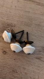 3 kastknopjes voor 6,00 €, Ophalen