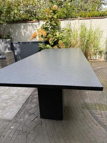 Granieten tuintafel 240 x 100 beschikbaar voor biedingen