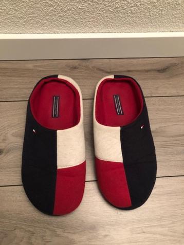 TOMMY HILFIGER pantoffels voor heren te koop! Maat 43/44. beschikbaar voor biedingen