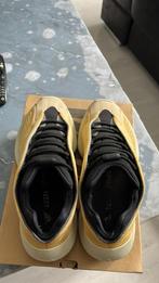 Yeezy 700 V3 Mono safflower maat 44 2/3, Kleding | Heren, Schoenen, Ophalen of Verzenden, Zo goed als nieuw