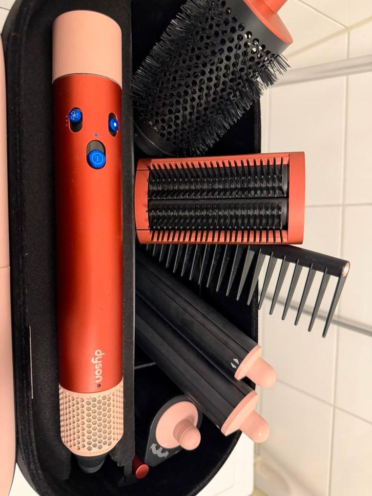 Dyson Airwrap Strawberry Pink, Sieraden, Tassen en Uiterlijk, Uiterlijk | Haarverzorging, Zo goed als nieuw, Föhn of Haardroger