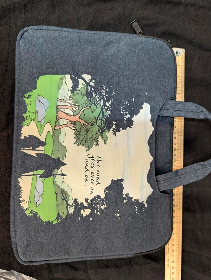 Laptop Tas - The Hobbit Afbeelding, Computers en Software, Laptophoezen, Nieuw, 13 inch, Ophalen of Verzenden