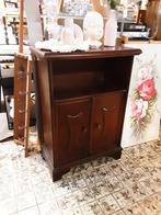 Mooi, degelijk wandkastje met deurtjes, Ophalen