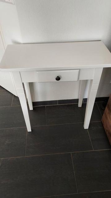 Hal tafel beschikbaar voor biedingen
