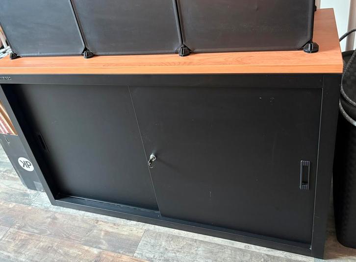 Schuifdeurkast 120bx45dx75h, staal, Huis en Inrichting, Kasten | Lockerkasten, Gebruikt, Ophalen