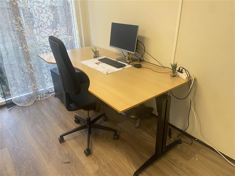 Bureau in hoogte in te stellen, Huis en Inrichting, Bureaus, Ophalen, In hoogte verstelbaar, Gebruikt