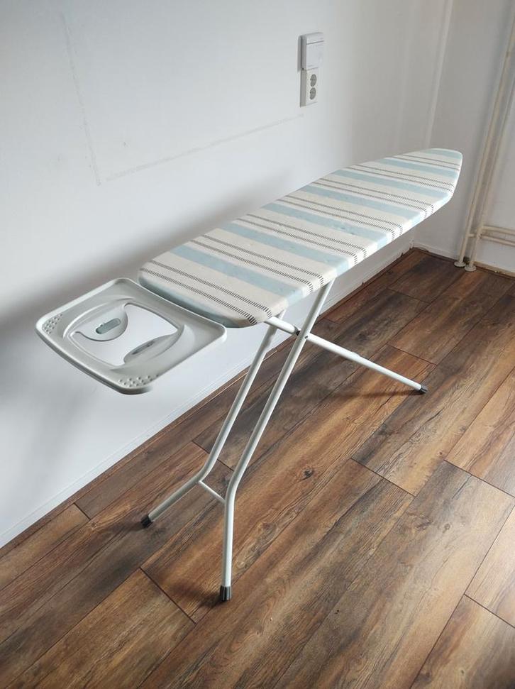 Strijkplank met blauw-wit gestreepte hoes, Witgoed en Apparatuur, Strijkijzers en Strijkplanken, Zo goed als nieuw, Strijkijzer met snoer