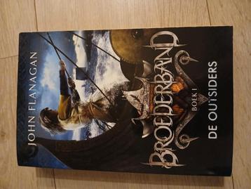 John Flanagan -  Broederband deel 1 De outsiders beschikbaar voor biedingen