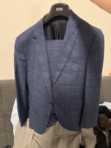 Hugo Boss Kostuum Blauw Maat M beschikbaar voor biedingen