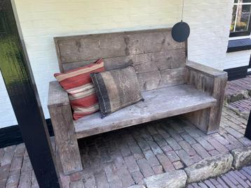 steigerplanken buiten bank beschikbaar voor biedingen