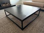 Geverfde eiken salontafel met zwart stalen onderstel, Huis en Inrichting, Tafels | Salontafels, Ophalen, Gebruikt, Minder dan 50 cm