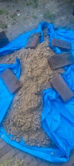 GRATIS: zand en eventueel stenen, Tuin en Terras, Zand, Ophalen, Zo goed als nieuw