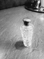 Antiek parfumflesje met zilveren dop, Antiek en Kunst, Antiek | Goud en Zilver, Ophalen of Verzenden