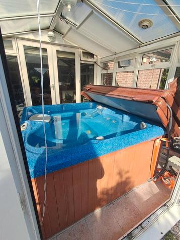 Gebruikte Jacuzzi - 2,20m x 2m beschikbaar voor biedingen