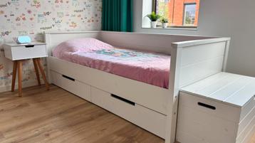 Woood Jade bedbank met lades, bureau en opbergkist beschikbaar voor biedingen