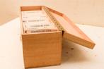Houten kist met kaartjes van autos 48876, Ophalen of Verzenden, Gebruikt, Jongen