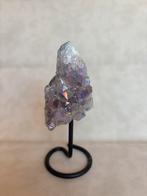 Titanium Aura Amethist Cluster op Standaard – 13 cm 199 gram, Ophalen of Verzenden, Mineraal