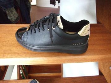 Cruyff nieuwe zwarte sneakers met goudaccent 38 beschikbaar voor biedingen