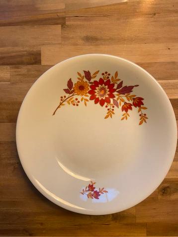 Zes diepe borden met bloemenmotief vintage beschikbaar voor biedingen