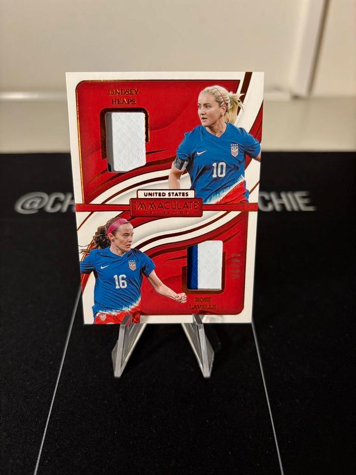 Panini immaculate duo patch /25 Heaps/Lavelle USA kaart, Verzamelen, Sportartikelen en Voetbal, Zo goed als nieuw, Poster, Plaatje of Sticker