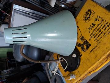 Oude bureau lamp  beschikbaar voor biedingen