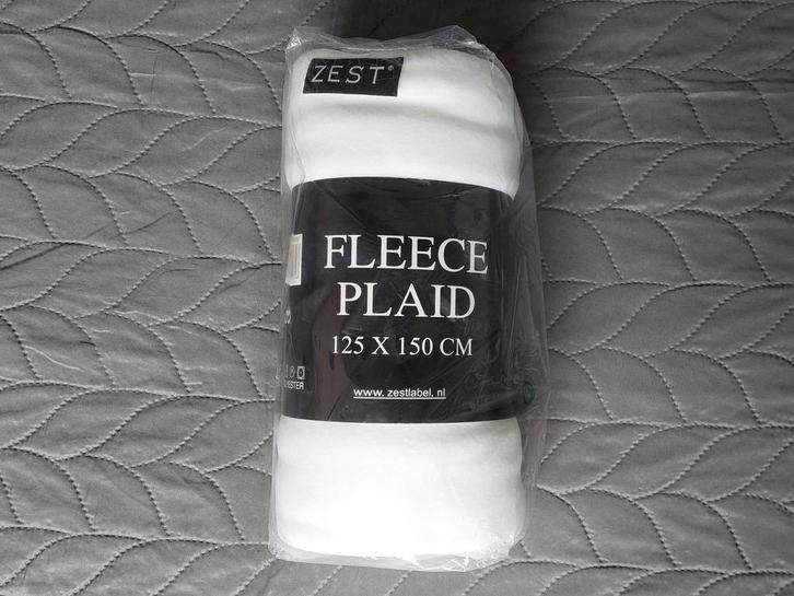 Deken wit ZEST 125 x 150 cm fleece plaid koude avond bank, Huis en Inrichting, Woonaccessoires | Plaids en Woondekens, Nieuw, Ophalen of Verzenden